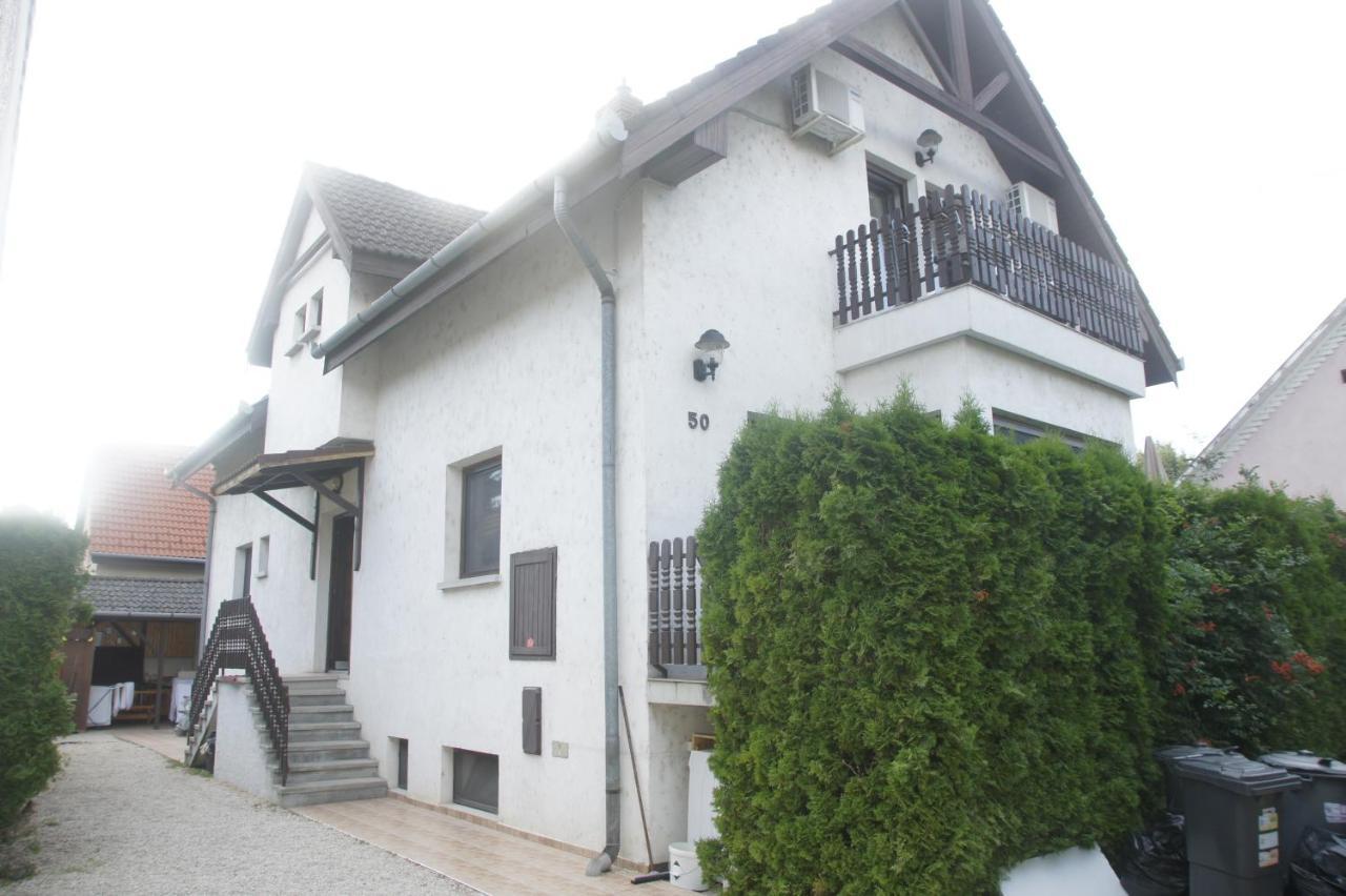 Szuzanna Fenyves Panzio Siófok Exterior foto