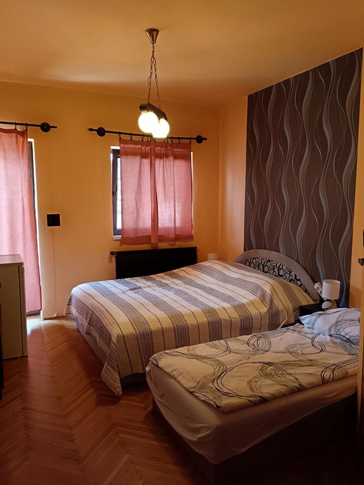 Szuzanna Fenyves Panzio Siófok Exterior foto